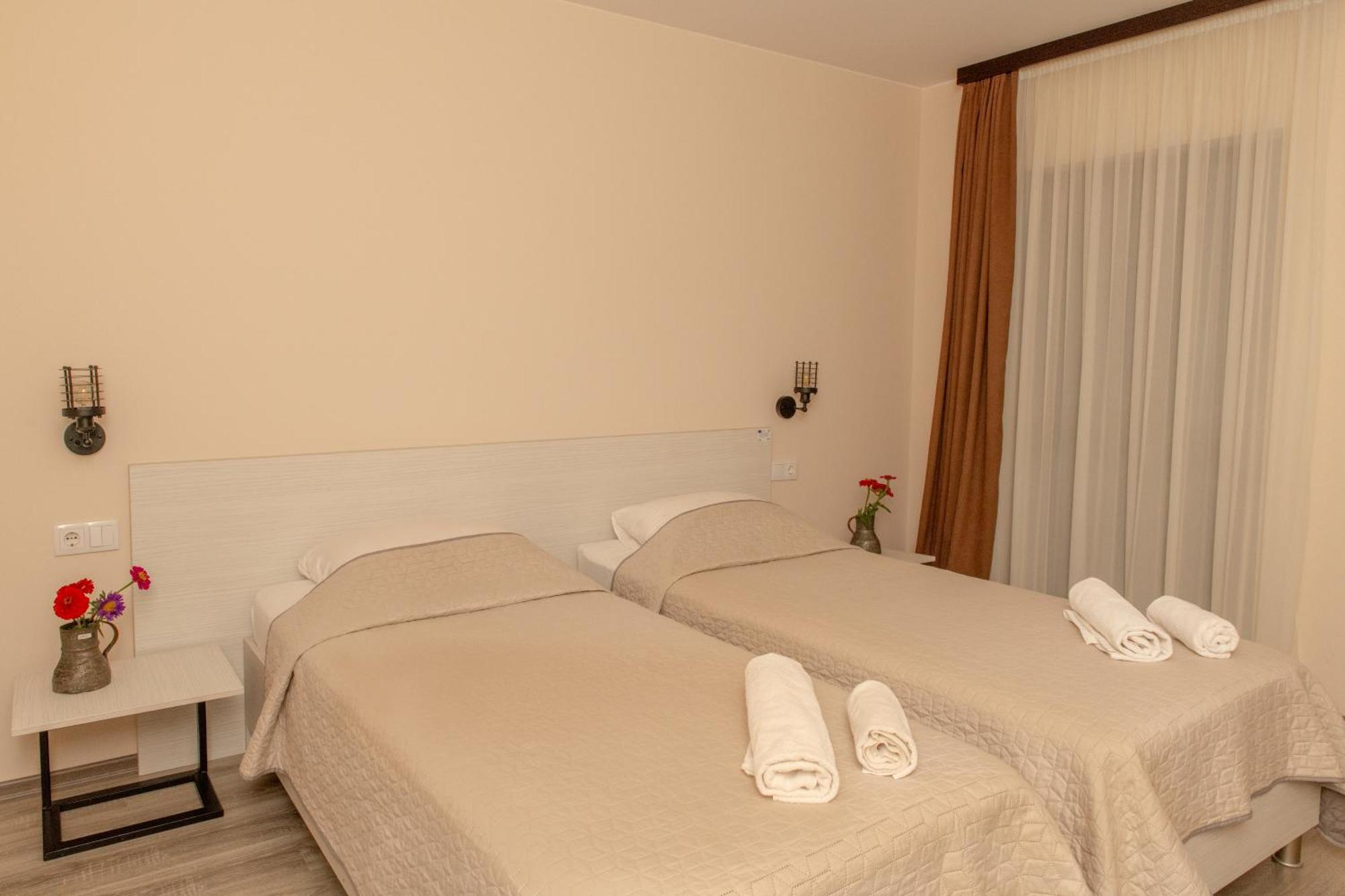Alvani Inn K'vemo Alvani Bagian luar foto