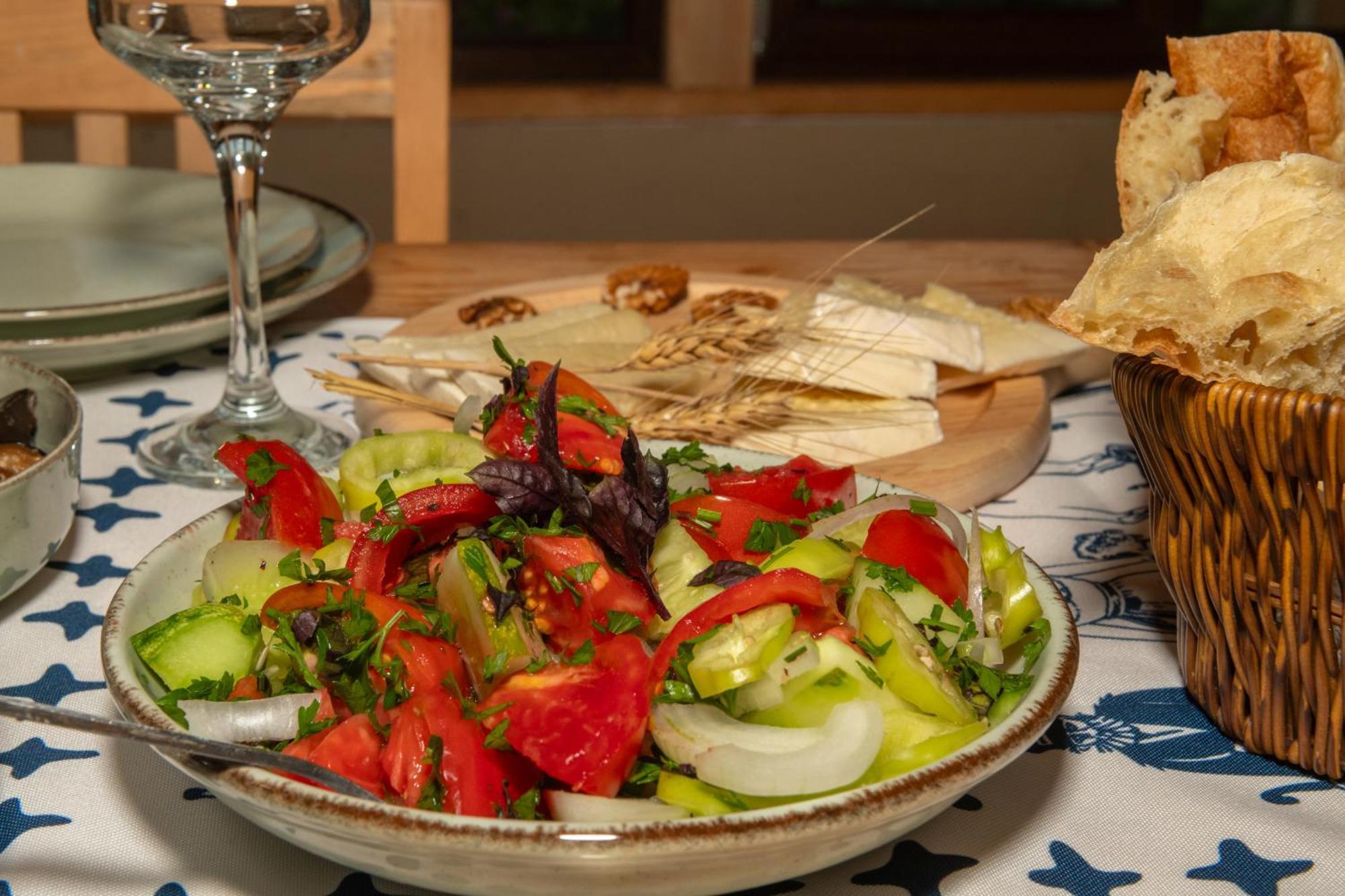 Alvani Inn K'vemo Alvani Bagian luar foto