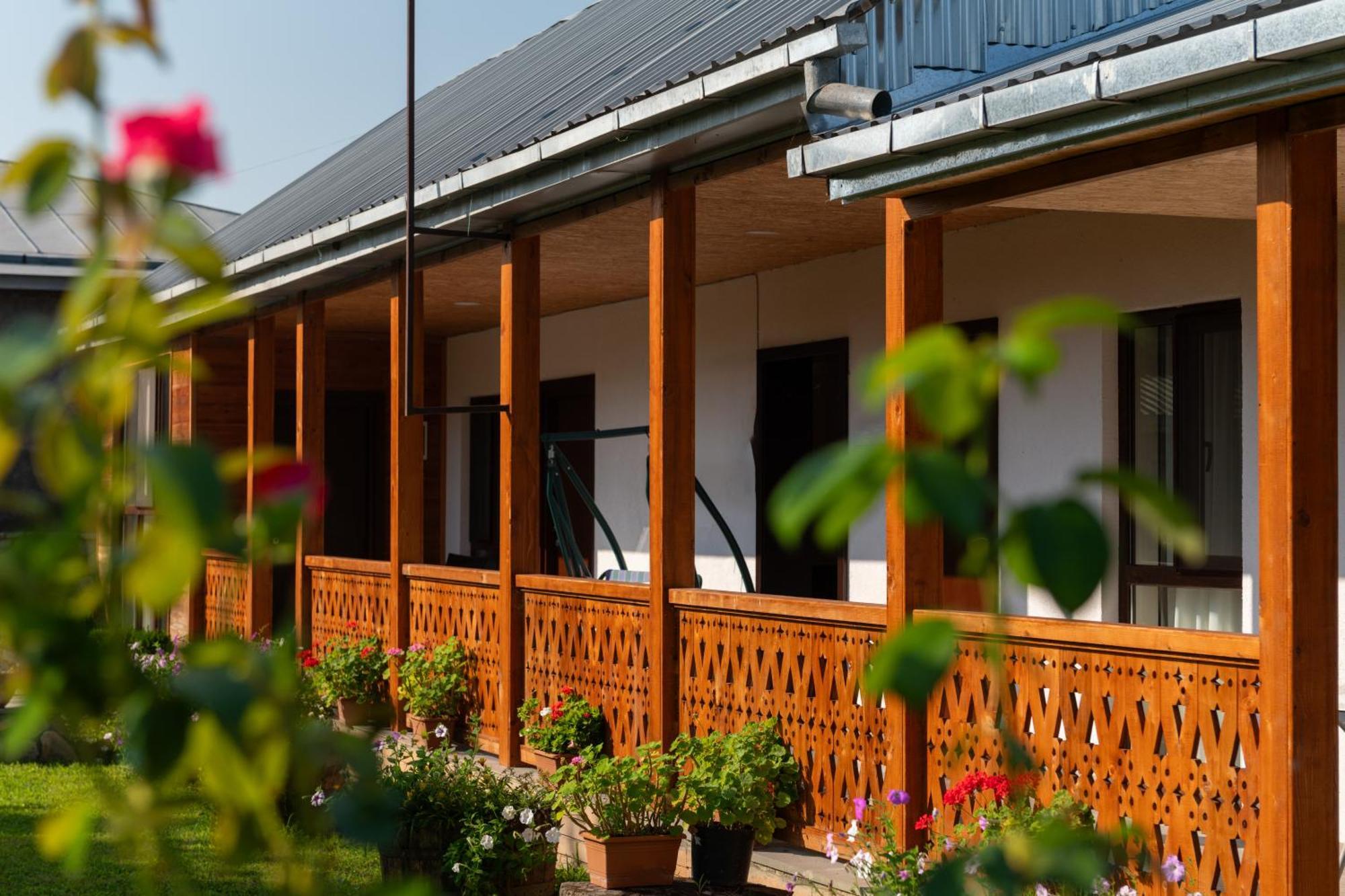 Alvani Inn K'vemo Alvani Bagian luar foto